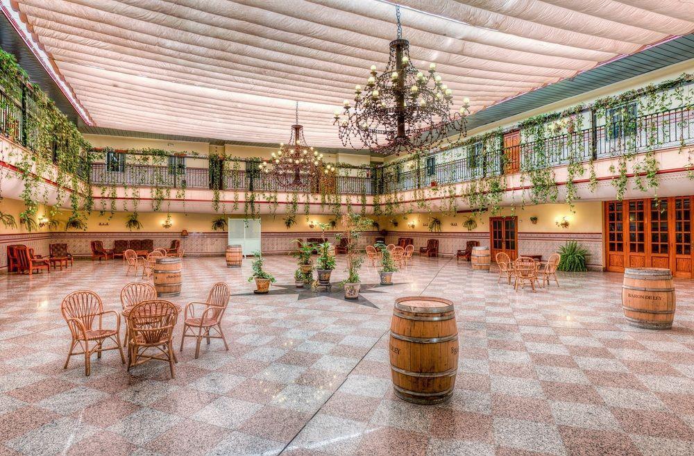 Hotel Sandra Alcalá de Guadaira Exterior foto